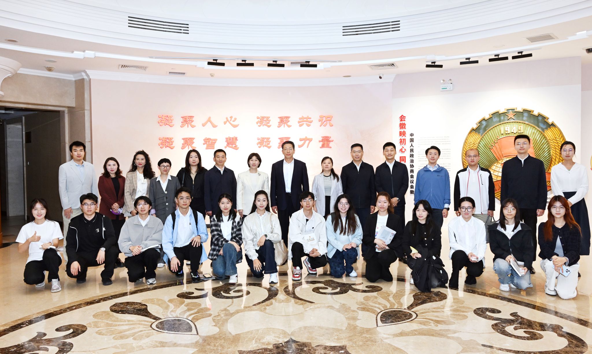我校“政协委员小助手”走进省政协,沉浸式感悟协商民主,践行青春担当