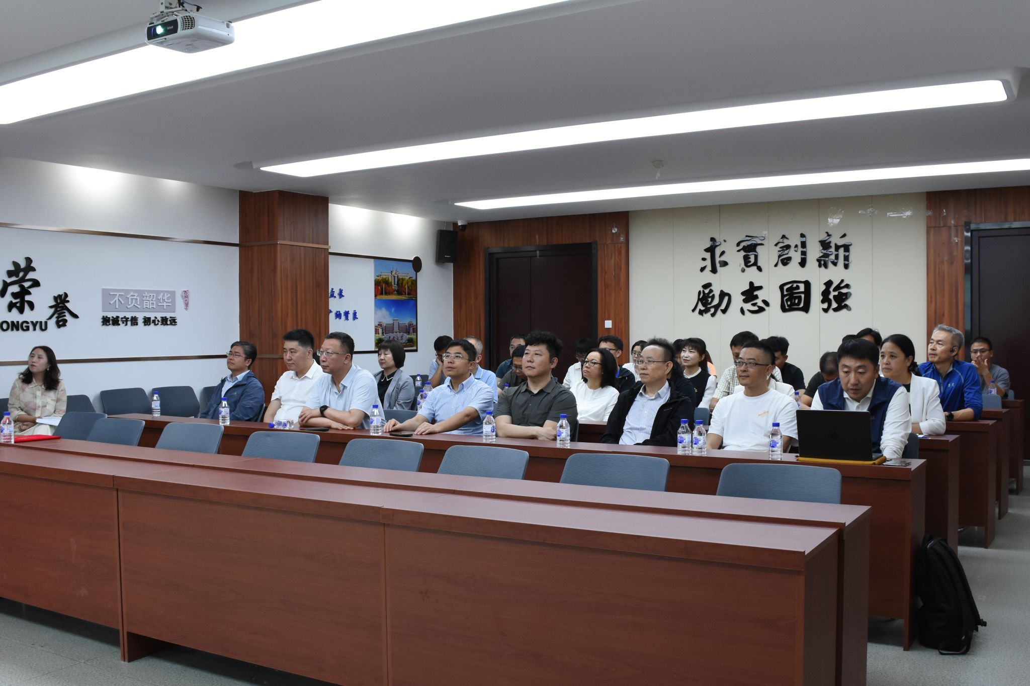 同心聚力 科研报国——党委统战部举行传承和践行黄大年精神教育实践活动